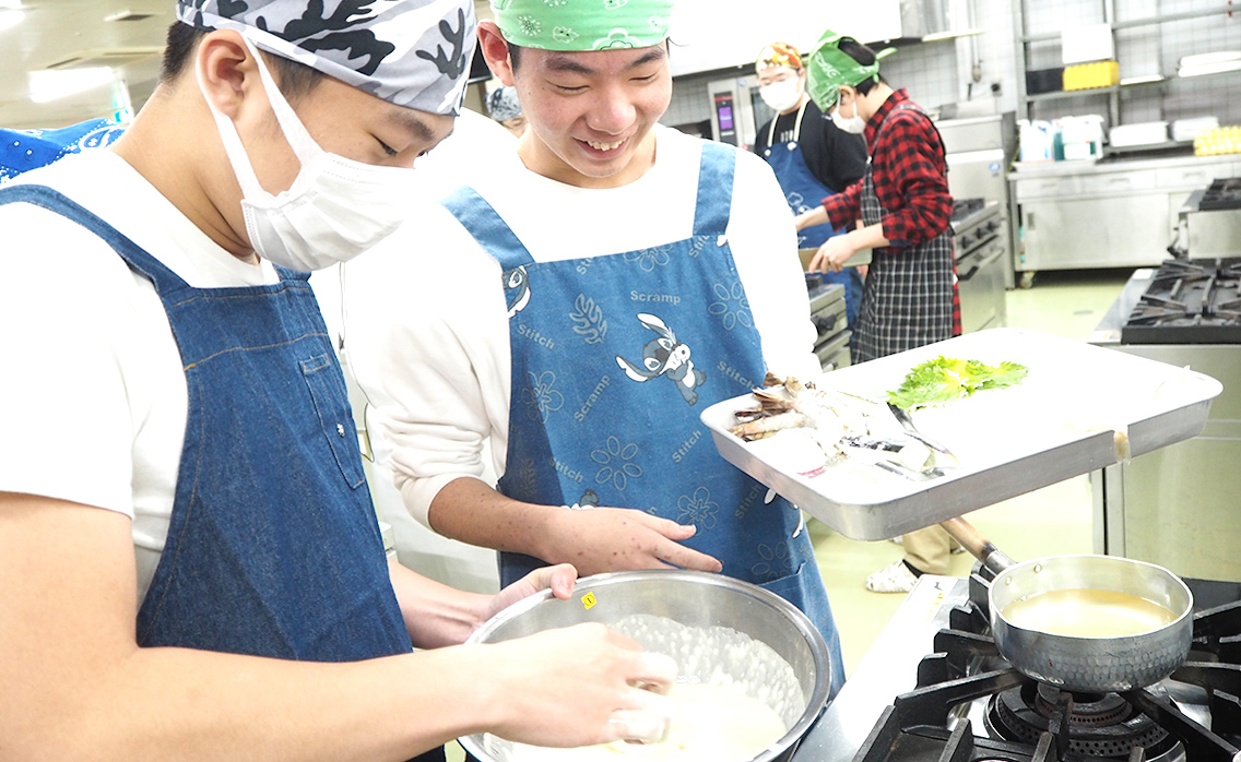 調理実習で天ぷら作りに挑戦