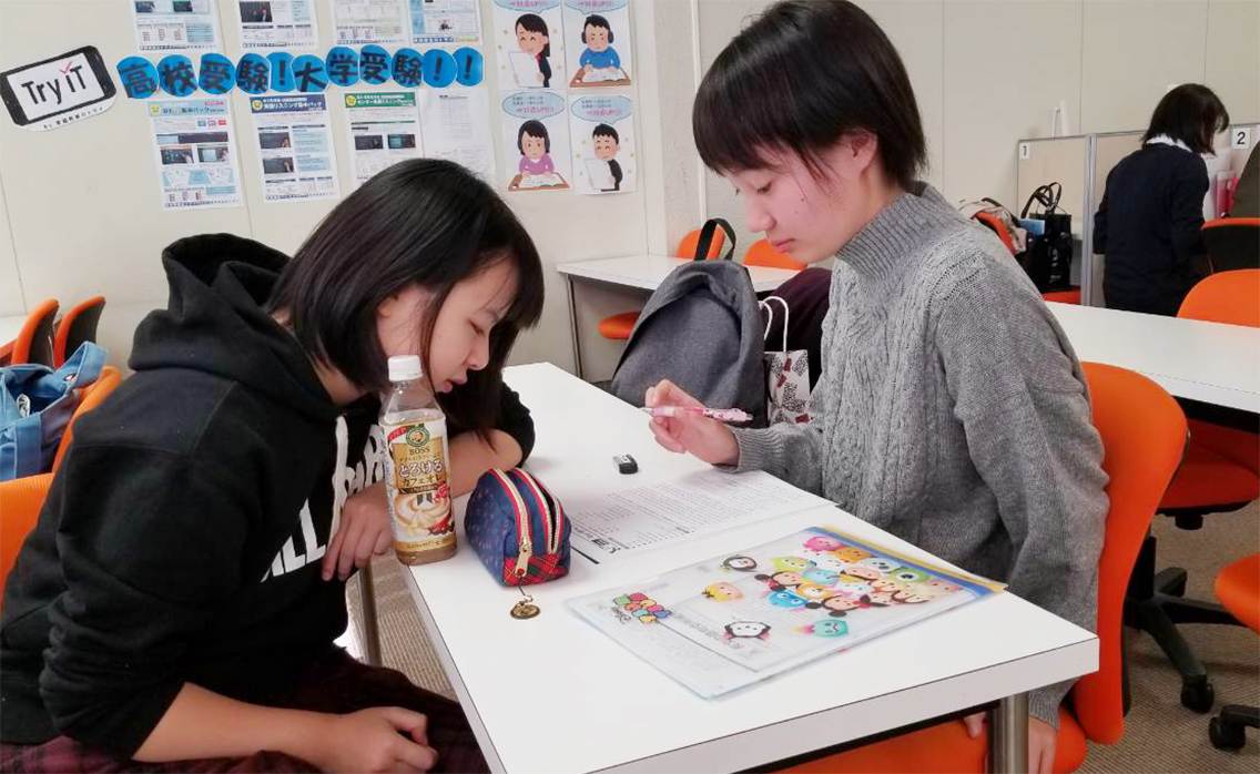 切磋琢磨して勉強しています
