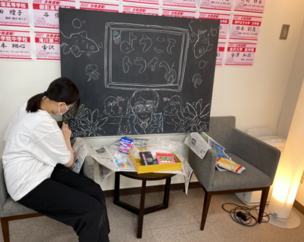 黒板アートが夏仕様になりました 通信制高校 サポート校のトライ式高等学院 三宮校のブログ