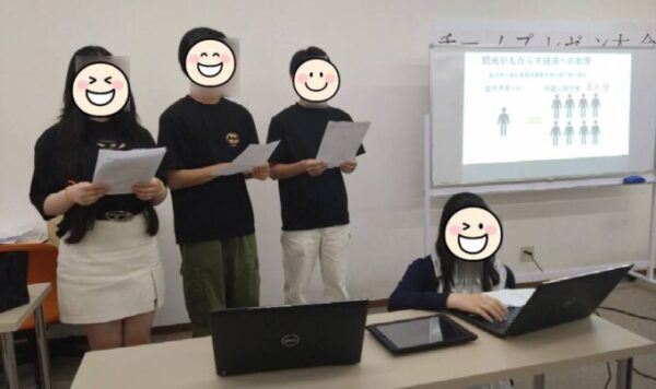 プレゼンしている生徒達