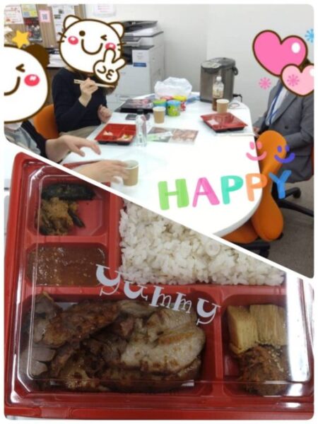 お弁当を食べているところ