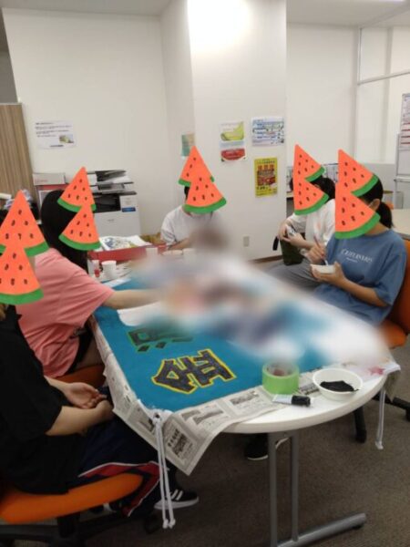 団旗を作る様子