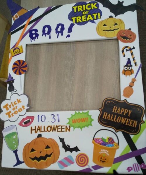 インスタ映えしそうなハロウィン枠で、写真撮影しよう！
