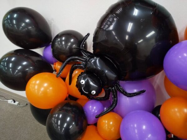 ハロウィンといえば・・・大きなクモのバルーン！