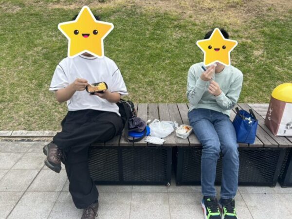 外で食べるごはんは美味しいね☆