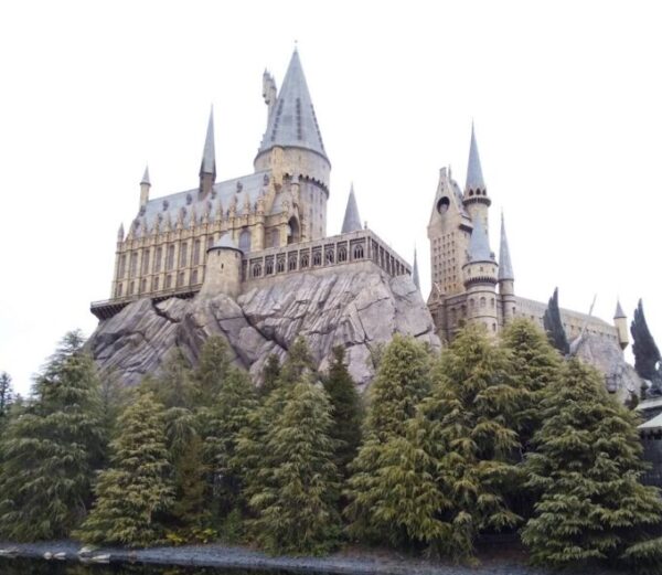 ホグワーツ城もそびえ立ってました