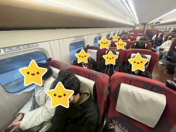 移動中・・・寝てる子もいます