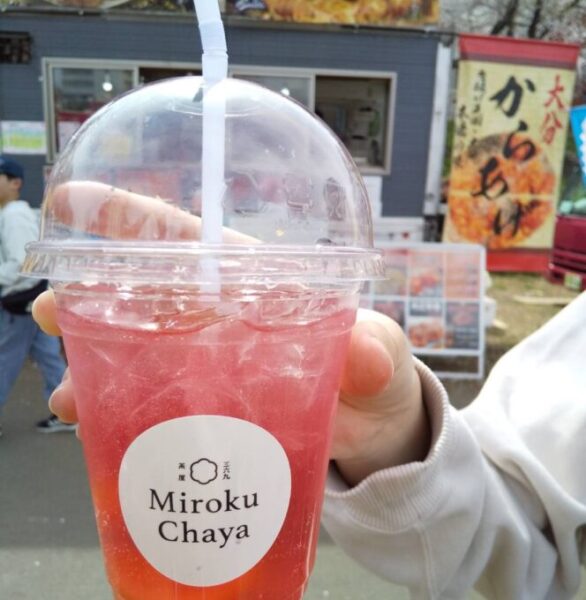 こちらはオレンジのレモネードです！さわやかオレンジがきれい！