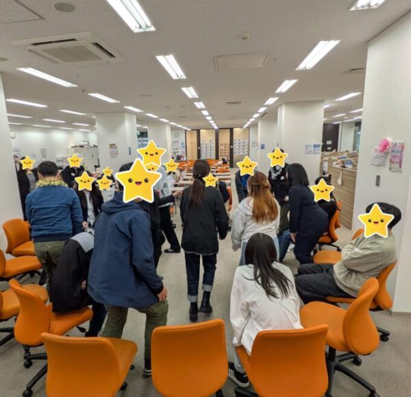 空いてる席はどこだー!