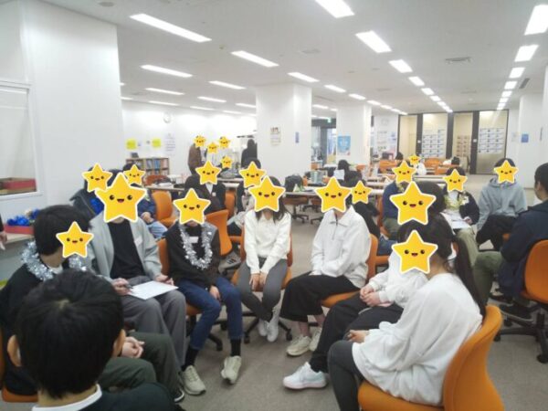 チーム内で答えを話し合い中・・・