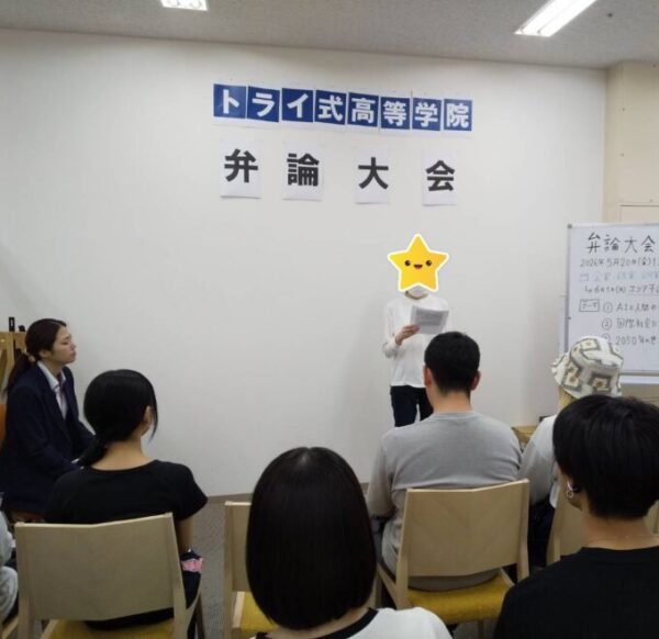 みんな原稿片手に頑張って発表してます