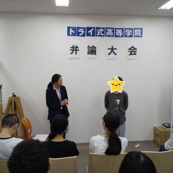 最後に審査員や司会のスタッフから一言インタビューみたいなものがあります