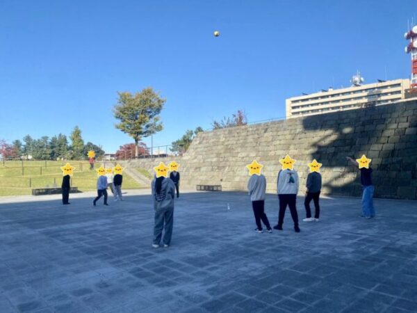 ゆるーくボール遊びです。