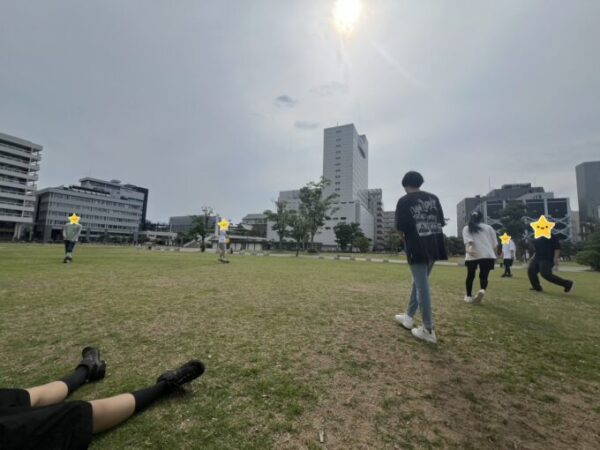 元気に公園で鬼ごっこ!