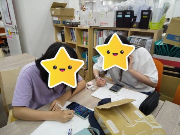 こちらは絵しりとりをしてます!たまに「画伯」がああ