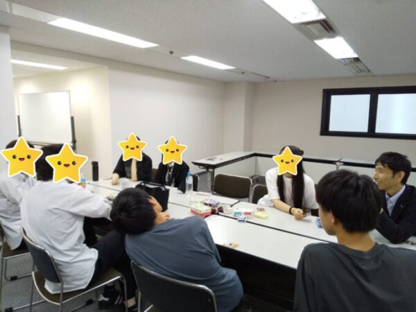 挨拶の後、軽く自己紹介！