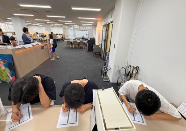 【学習】自主学習のひとコマ📖英語の小テストに組んでいます✍️✨