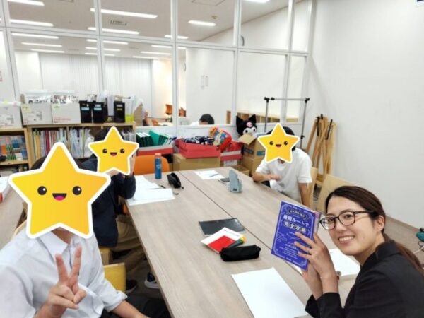 メンバーは時間によって違いますが、みんな勉強がんばってます!