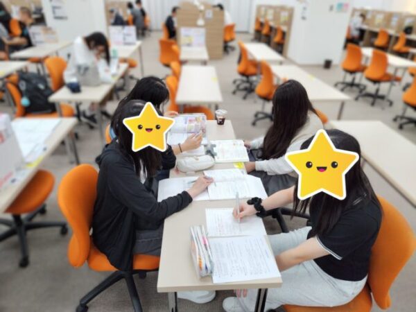 友達と一緒に勉強する時もあります!