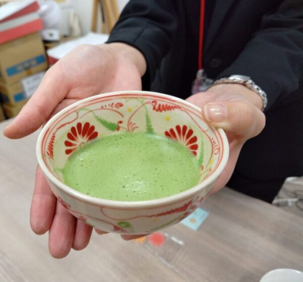 綺麗な鶯色です。